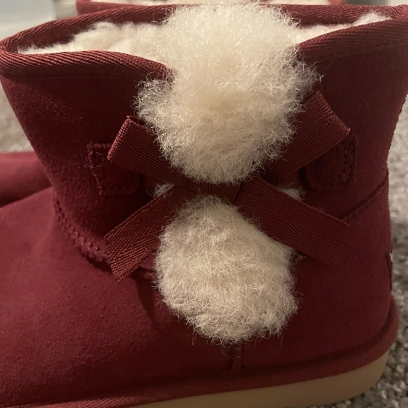 Koolaburra by UGG. Size 7. Cranberry color low boot. - Picture 4 of 7